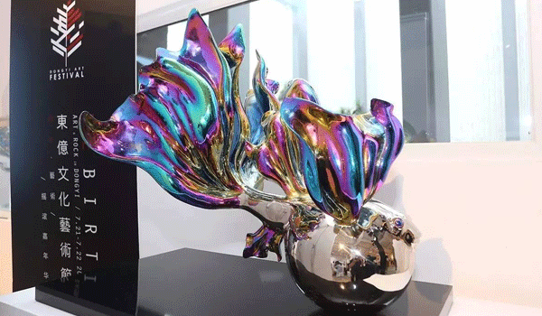 彩色不銹鋼雕塑。jpg.gif 彩色不銹鋼雕塑。jpg.gif